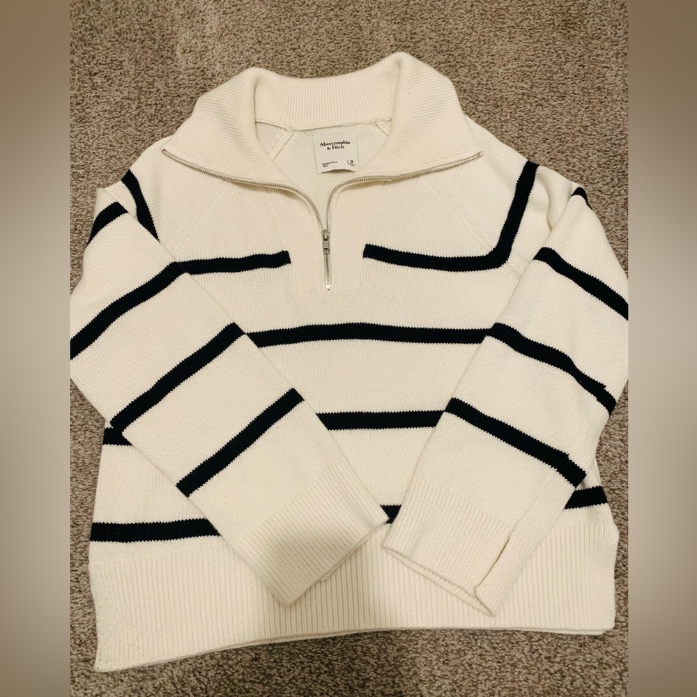 Abercrombie & Fitch sweater